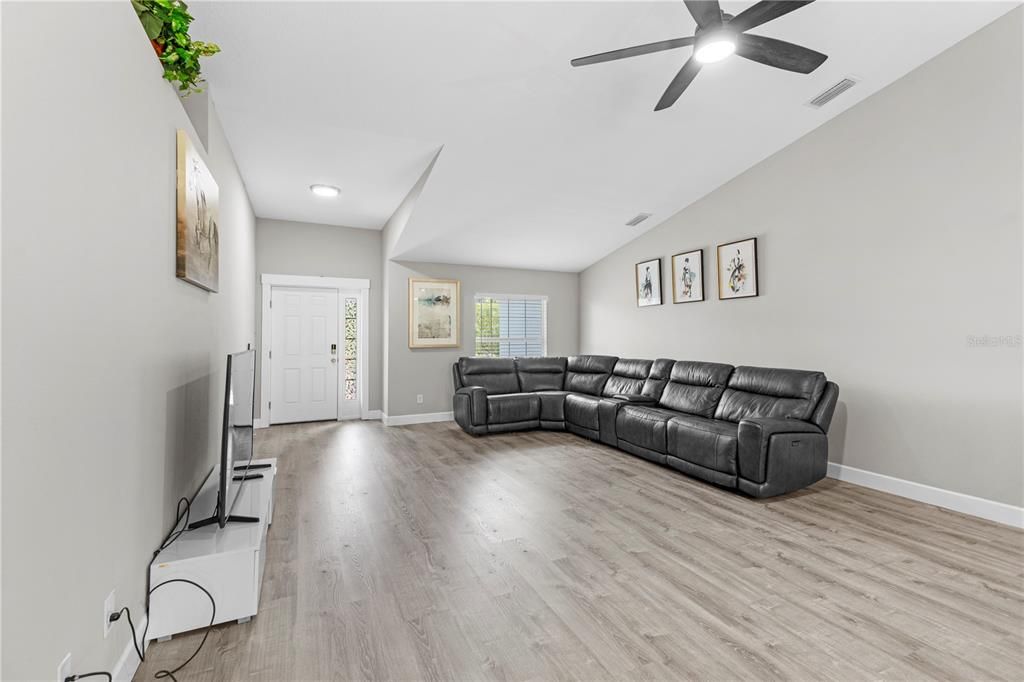For Sale: $449,000 (3 beds, 2 baths, 1883 Square Feet)