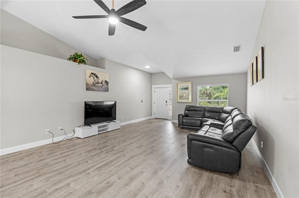 For Sale: $449,000 (3 beds, 2 baths, 1883 Square Feet)