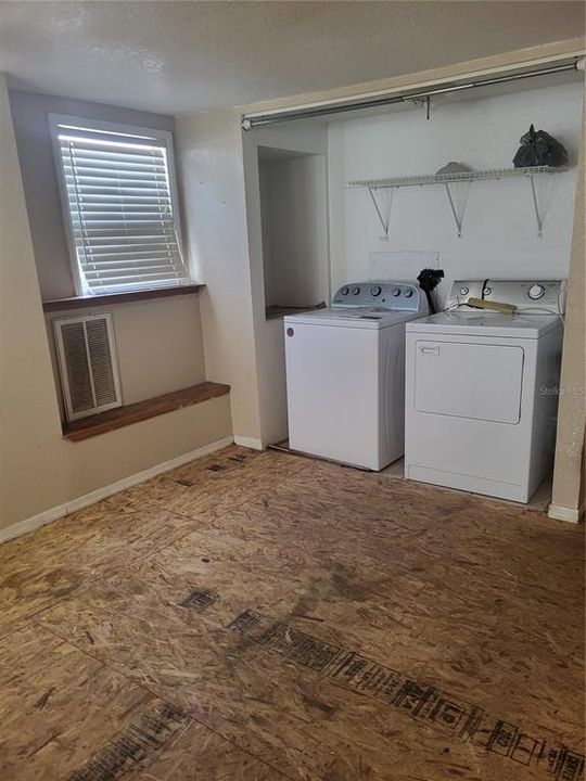 For Sale: $139,000 (2 beds, 1 baths, 852 Square Feet)