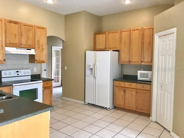 Recently Rented: $2,100 (3 beds, 2 baths, 1745 Square Feet)