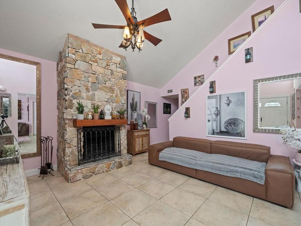 For Sale: $275,000 (3 beds, 2 baths, 1608 Square Feet)