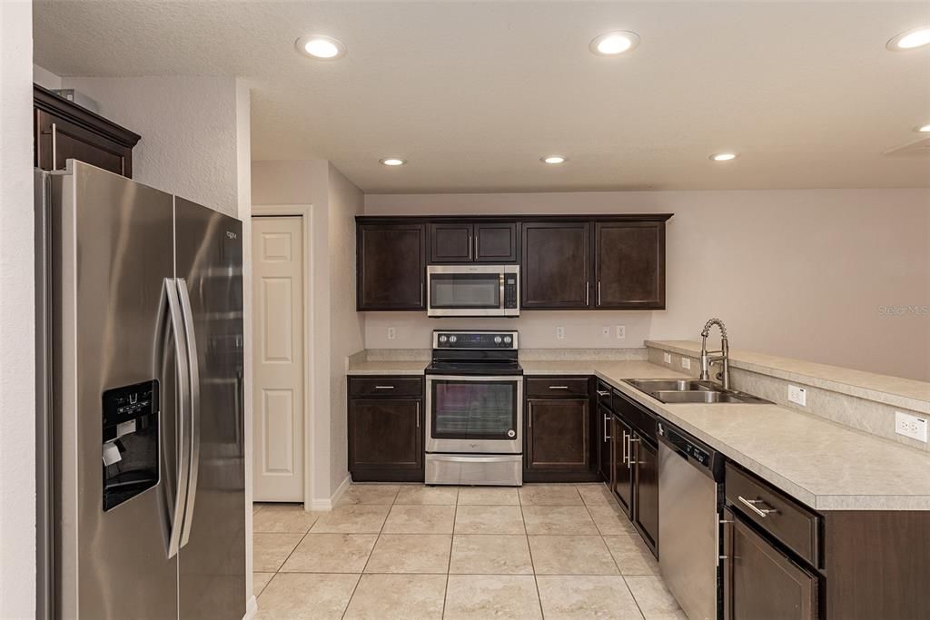 Active With Contract: $289,900 (3 beds, 2 baths, 1826 Square Feet)