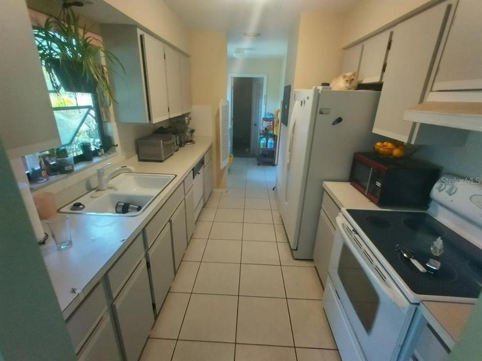 For Sale: $209,900 (2 beds, 2 baths, 1050 Square Feet)