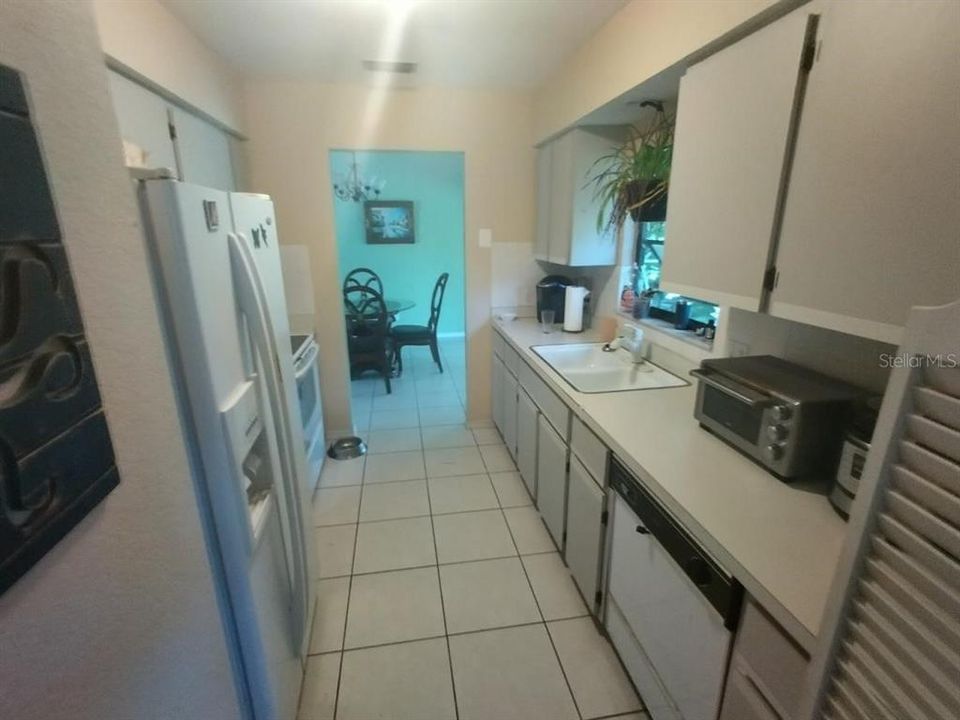 For Sale: $221,900 (2 beds, 2 baths, 1050 Square Feet)