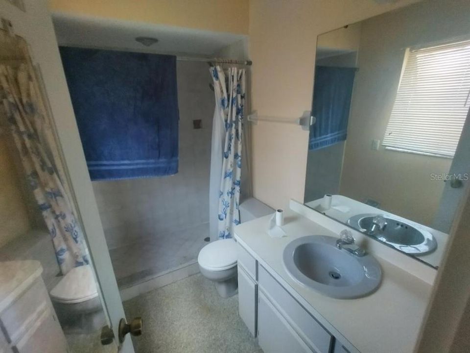 For Sale: $209,900 (2 beds, 2 baths, 1050 Square Feet)