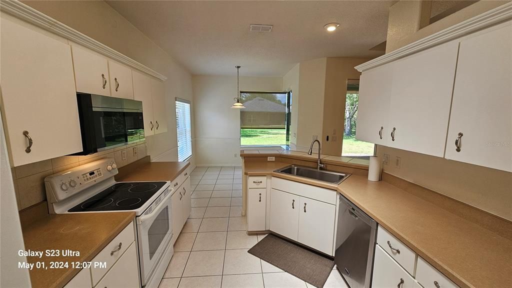 For Rent: $2,180 (3 beds, 2 baths, 1569 Square Feet)