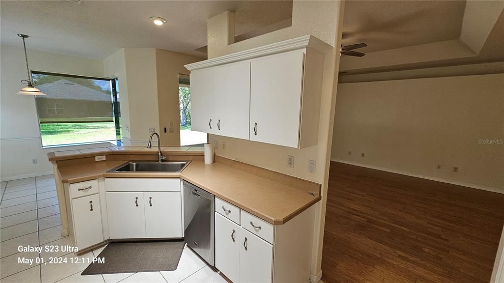 For Rent: $2,180 (3 beds, 2 baths, 1569 Square Feet)
