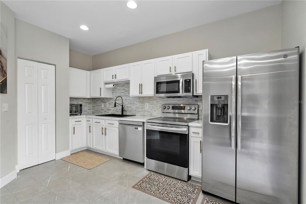 For Sale: $314,990 (3 beds, 2 baths, 1711 Square Feet)