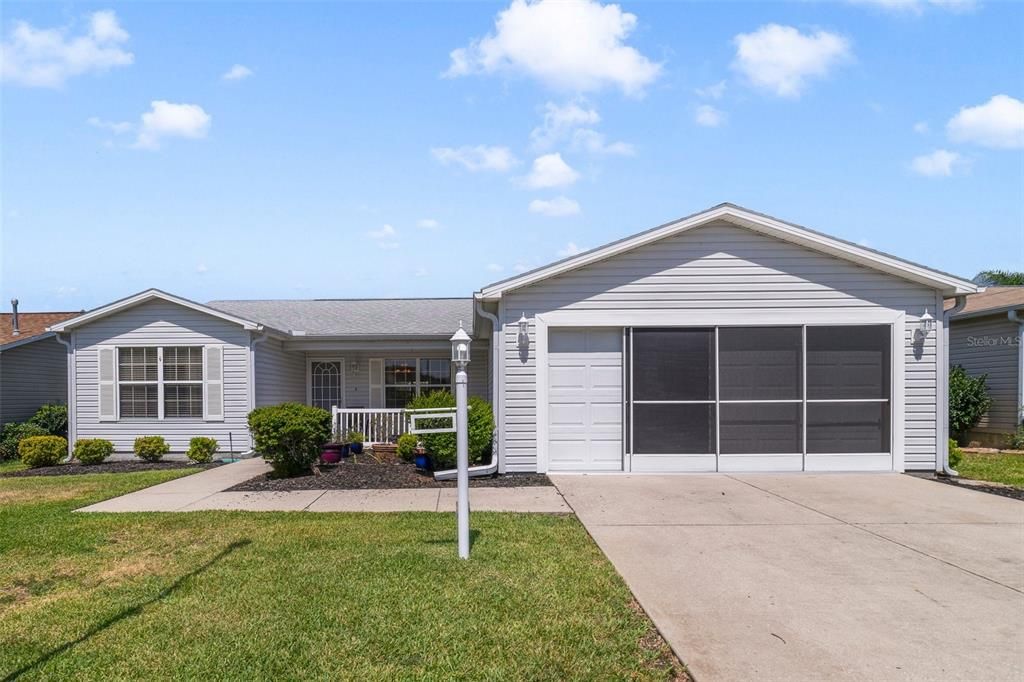 Move in ready 3BD/2BA home in the vibrant community of The Villages where you can live like you’re on vacation every day - welcome to Seabrook Court!