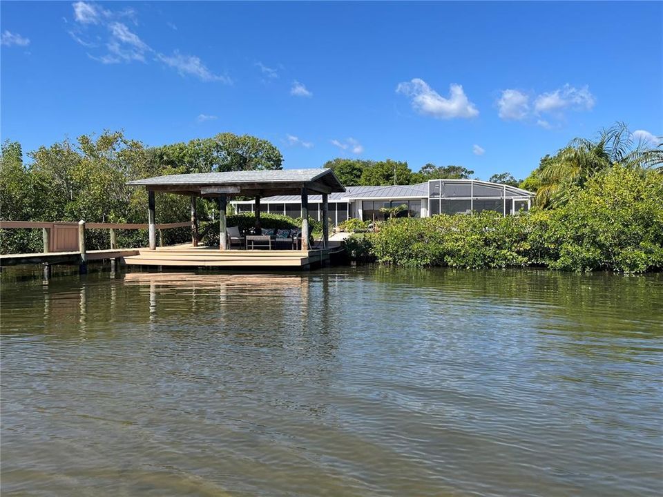 For Sale: $1,900,000 (3 beds, 2 baths, 2125 Square Feet)