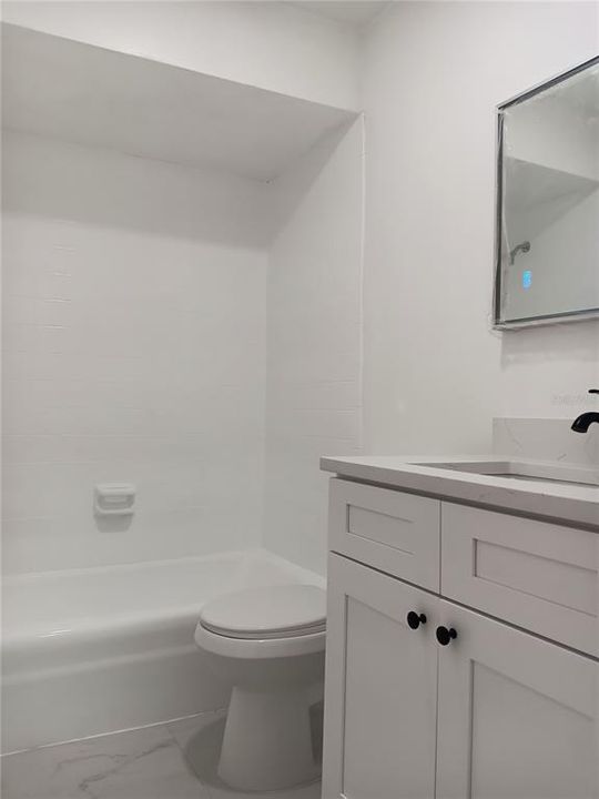 Active With Contract: $1,350 (1 beds, 1 baths, 750 Square Feet)