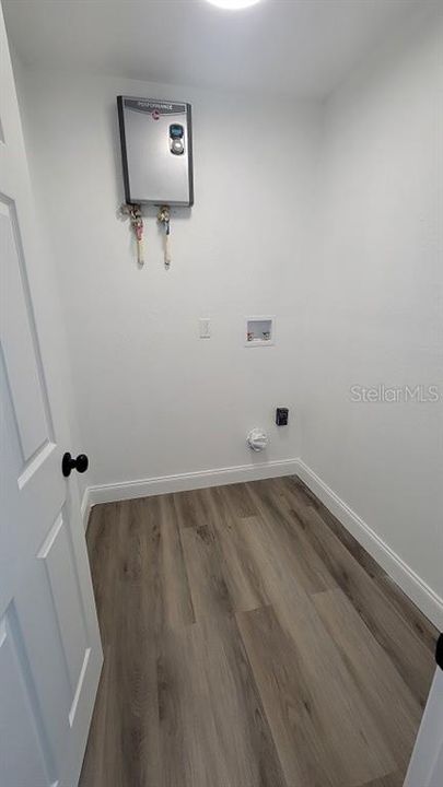 For Rent: $1,950 (3 beds, 2 baths, 1384 Square Feet)