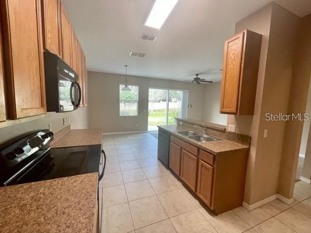 For Rent: $2,350 (3 beds, 2 baths, 1409 Square Feet)