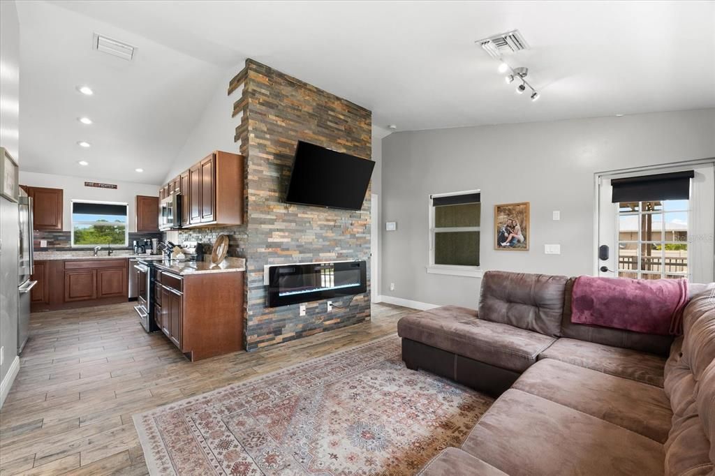 Active With Contract: $399,000 (3 beds, 2 baths, 1117 Square Feet)