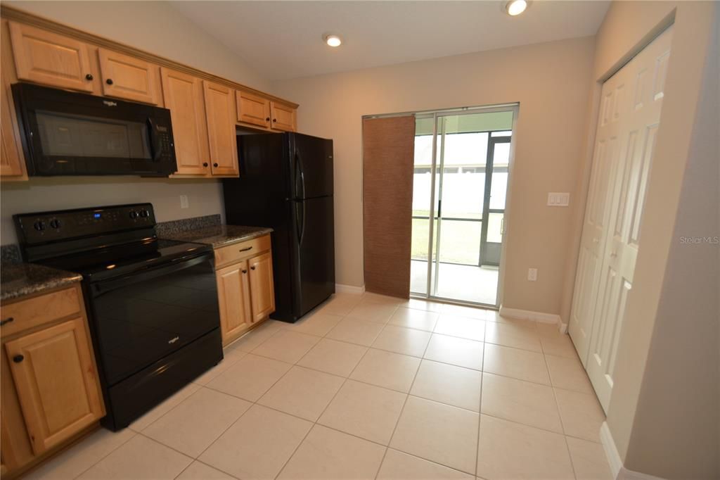 Recently Rented: $1,750 (3 beds, 2 baths, 1200 Square Feet)