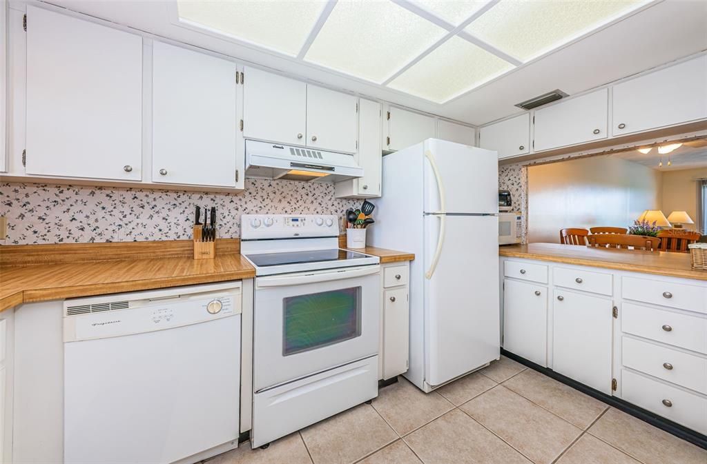 For Sale: $599,900 (2 beds, 2 baths, 1050 Square Feet)
