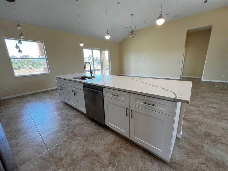 For Rent: $2,290 (3 beds, 2 baths, 1700 Square Feet)