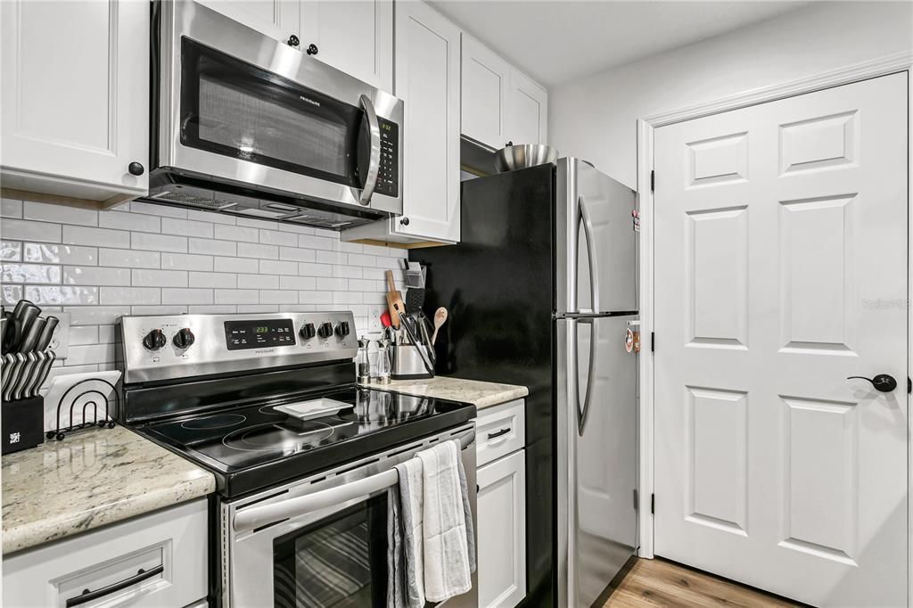 For Rent: $3,500 (2 beds, 2 baths, 938 Square Feet)