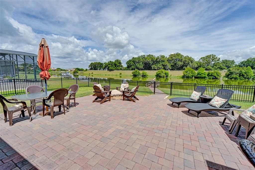 Gorgeous outdoor living space overlooking the canal!