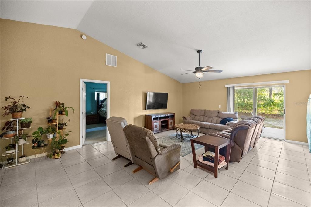 For Sale: $349,000 (4 beds, 2 baths, 1996 Square Feet)