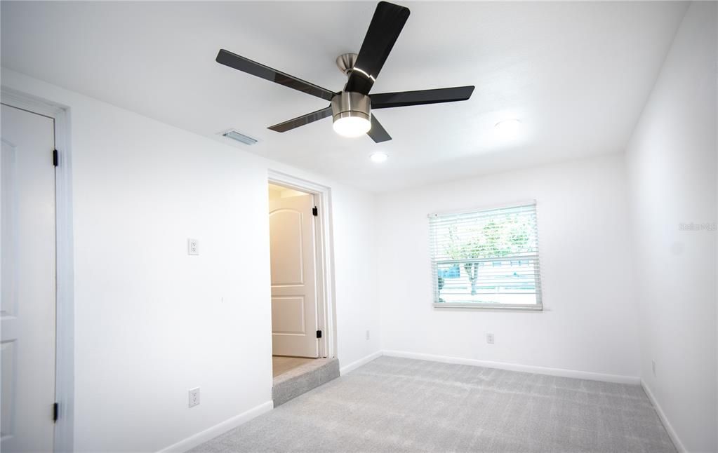 For Rent: $2,400 (4 beds, 2 baths, 1660 Square Feet)