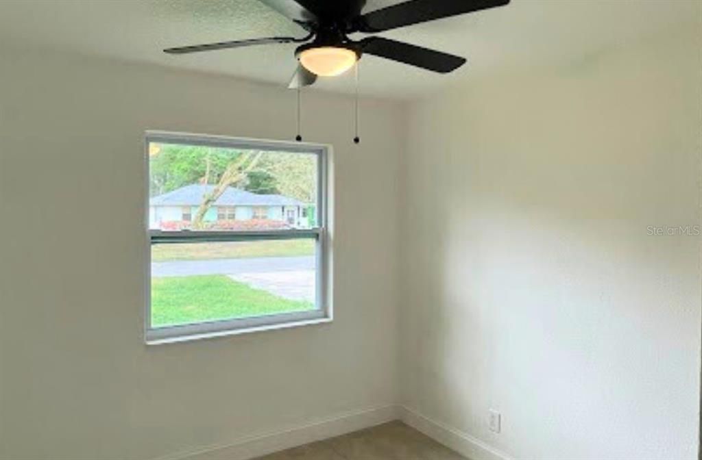 Active With Contract: $1,395 (3 beds, 1 baths, 975 Square Feet)