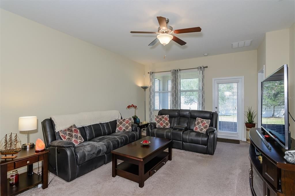 Active With Contract: $439,900 (3 beds, 2 baths, 1614 Square Feet)