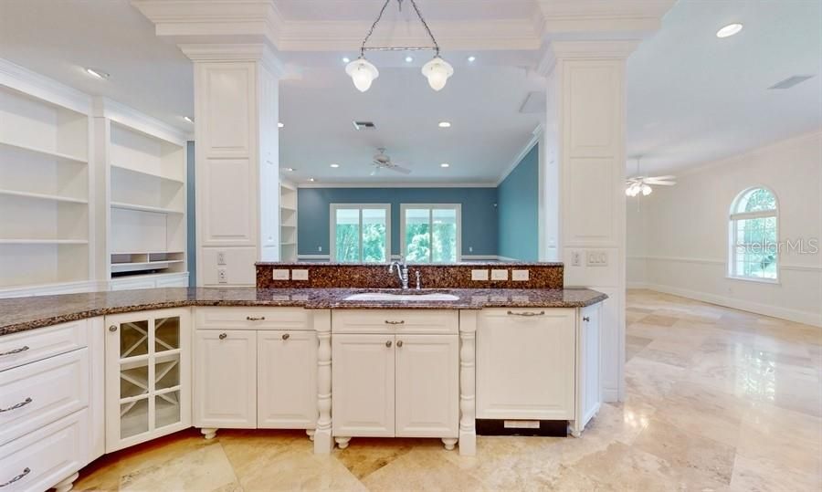 OPEN KITCHEN WITH BREAKFAST BAR