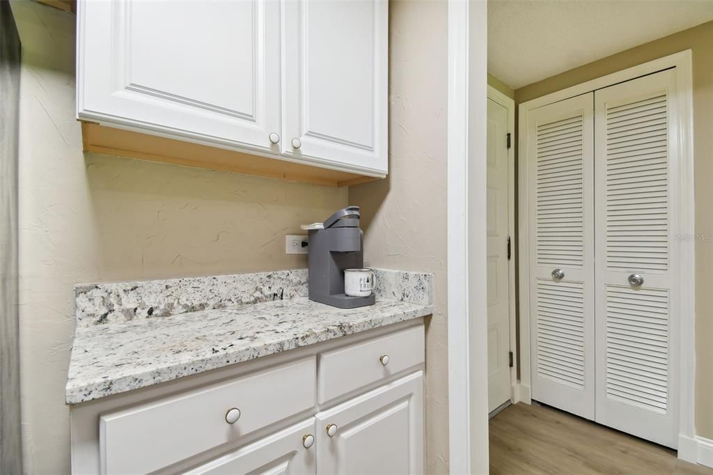 Active With Contract: $179,900 (1 beds, 1 baths, 610 Square Feet)