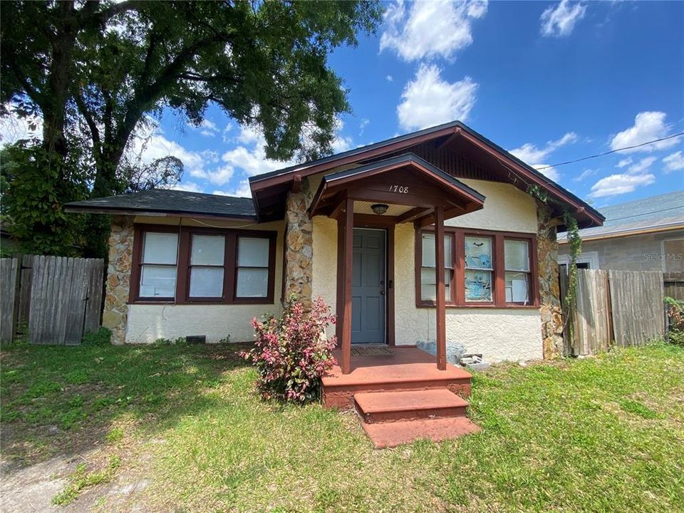 For Sale: $239,900 (3 beds, 1 baths, 1064 Square Feet)