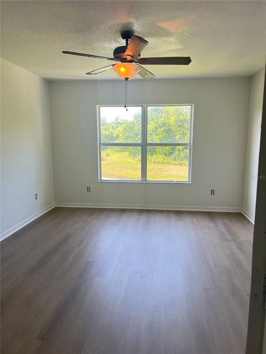 Active With Contract: $2,050 (3 beds, 2 baths, 1661 Square Feet)