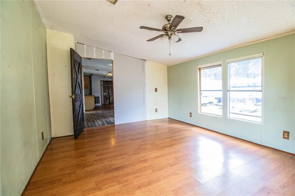 Recently Sold: $85,000 (4 beds, 2 baths, 1560 Square Feet)