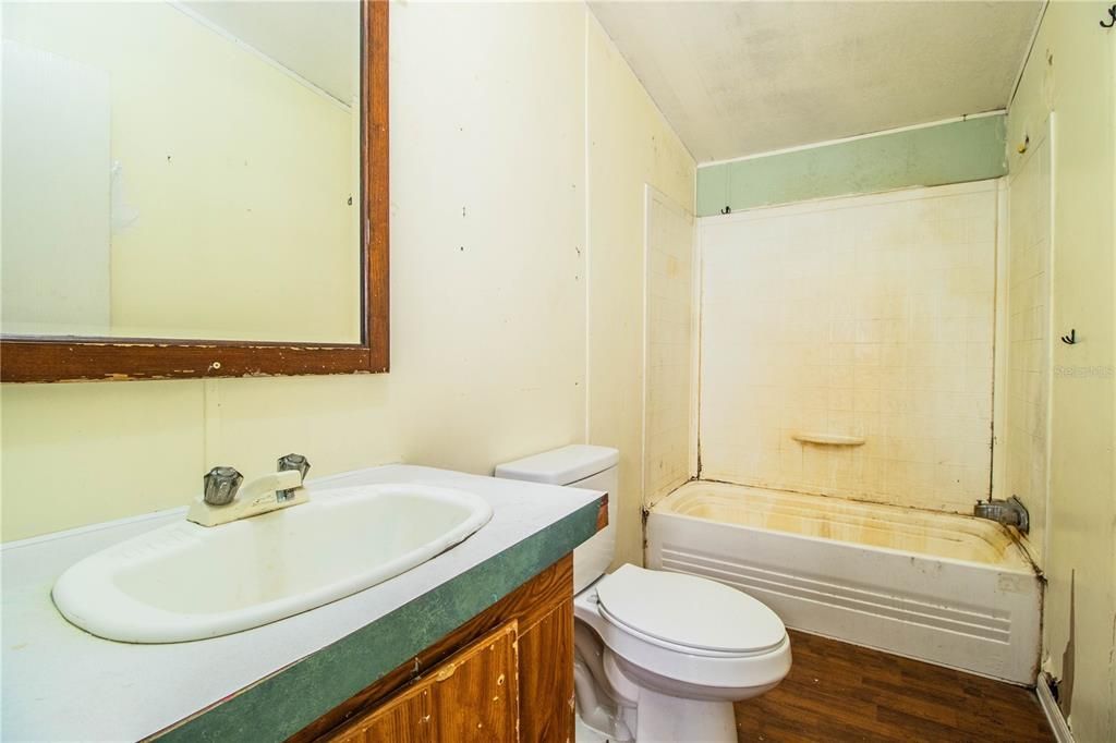 最近售出: $85,000 (4 贝兹, 2 浴室, 1560 平方英尺)