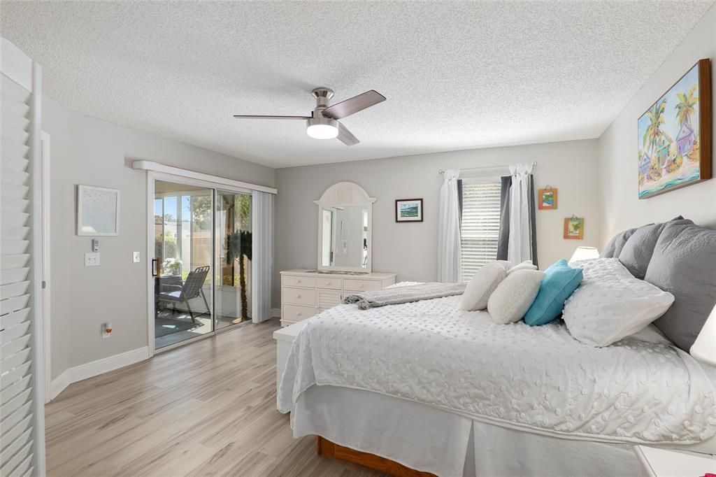 For Sale: $344,900 (2 beds, 2 baths, 1160 Square Feet)