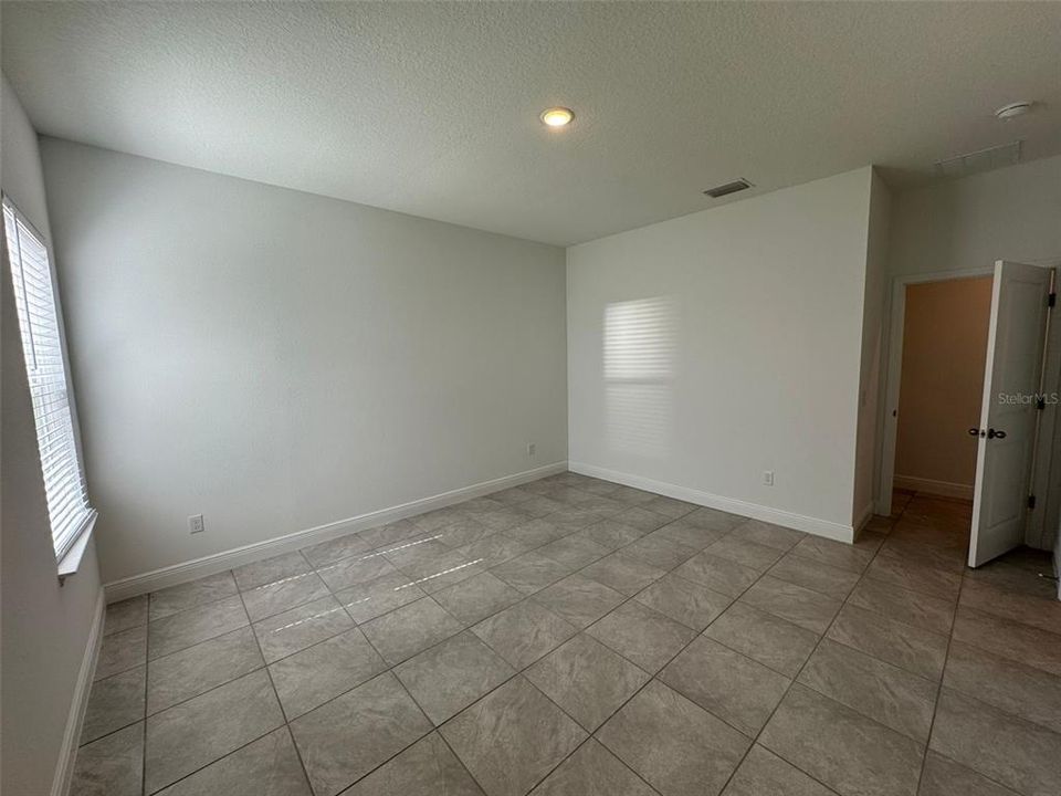For Rent: $2,000 (4 beds, 2 baths, 1580 Square Feet)