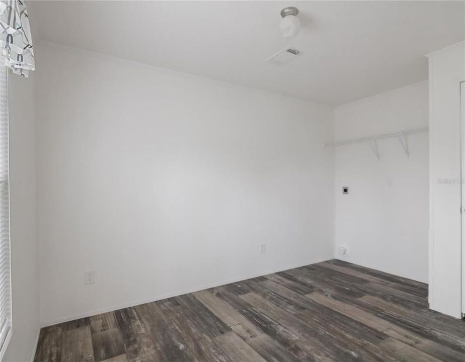 For Sale: $120,000 (1 beds, 1 baths, 427 Square Feet)