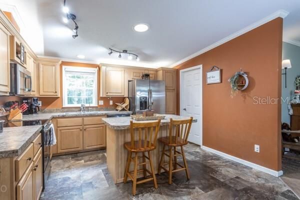For Sale: $299,900 (3 beds, 2 baths, 1742 Square Feet)