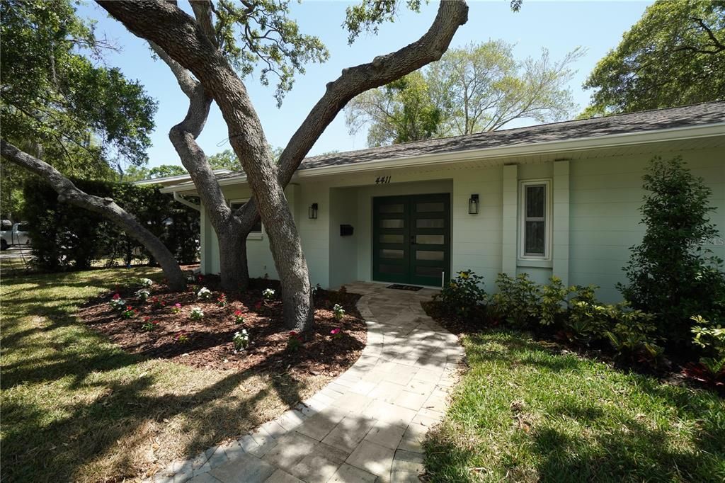 Recently Sold: $834,500 (3 beds, 2 baths, 1499 Square Feet)
