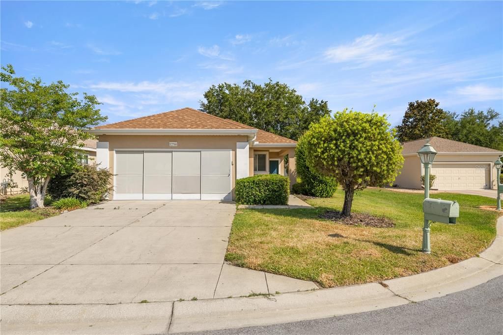 Active With Contract: $239,900 (2 beds, 2 baths, 1148 Square Feet)