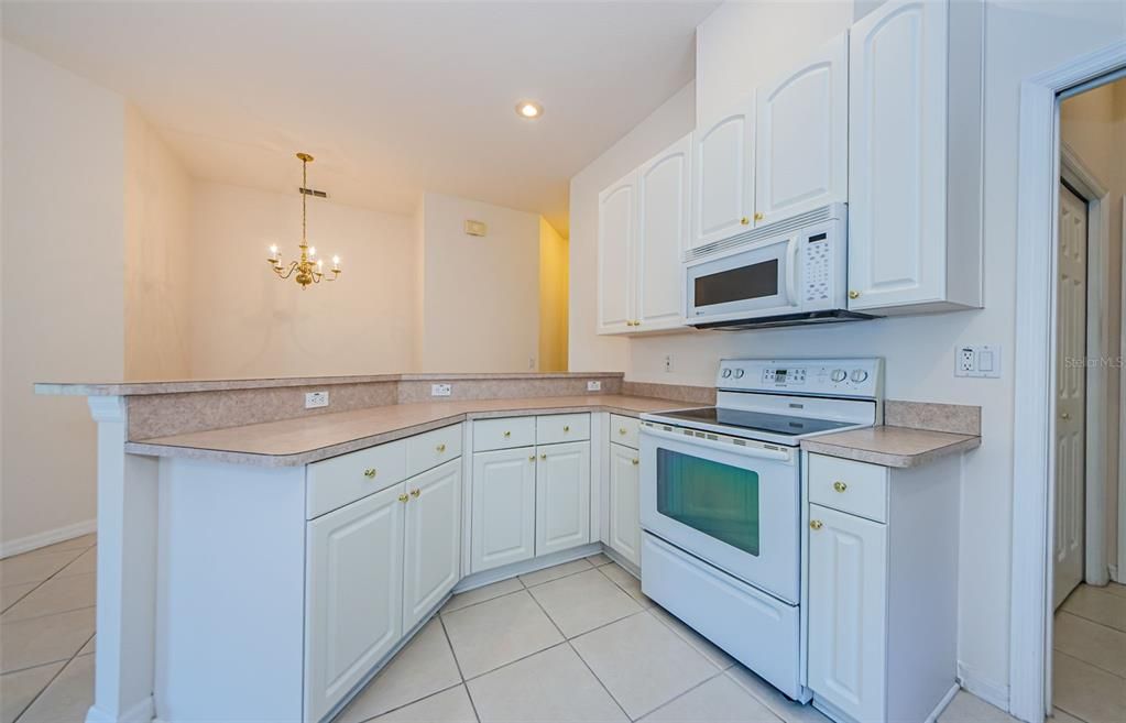 Active With Contract: $2,150 (2 beds, 2 baths, 1384 Square Feet)