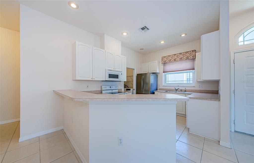 Active With Contract: $2,150 (2 beds, 2 baths, 1384 Square Feet)