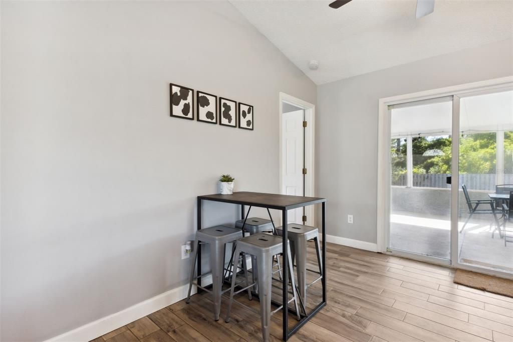 Recently Sold: $300,000 (3 beds, 2 baths, 1076 Square Feet)