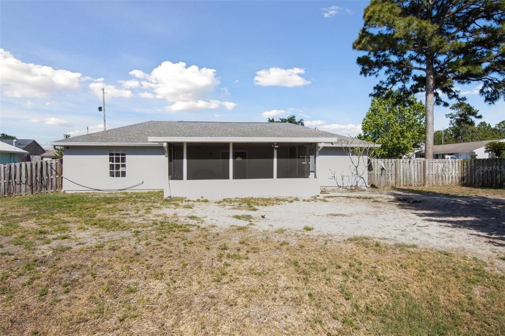 Recently Sold: $300,000 (3 beds, 2 baths, 1076 Square Feet)
