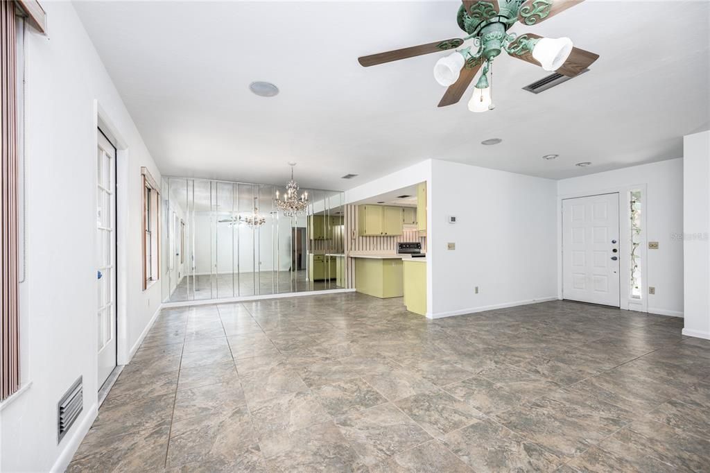 For Sale: $350,000 (3 beds, 2 baths, 1823 Square Feet)