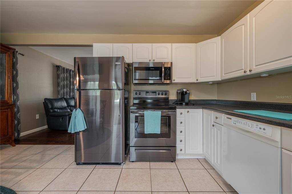 Active With Contract: $235,000 (3 beds, 1 baths, 1164 Square Feet)