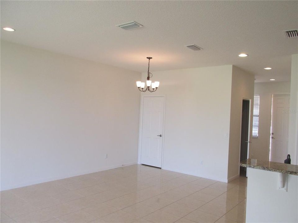 For Rent: $2,595 (3 beds, 2 baths, 1620 Square Feet)