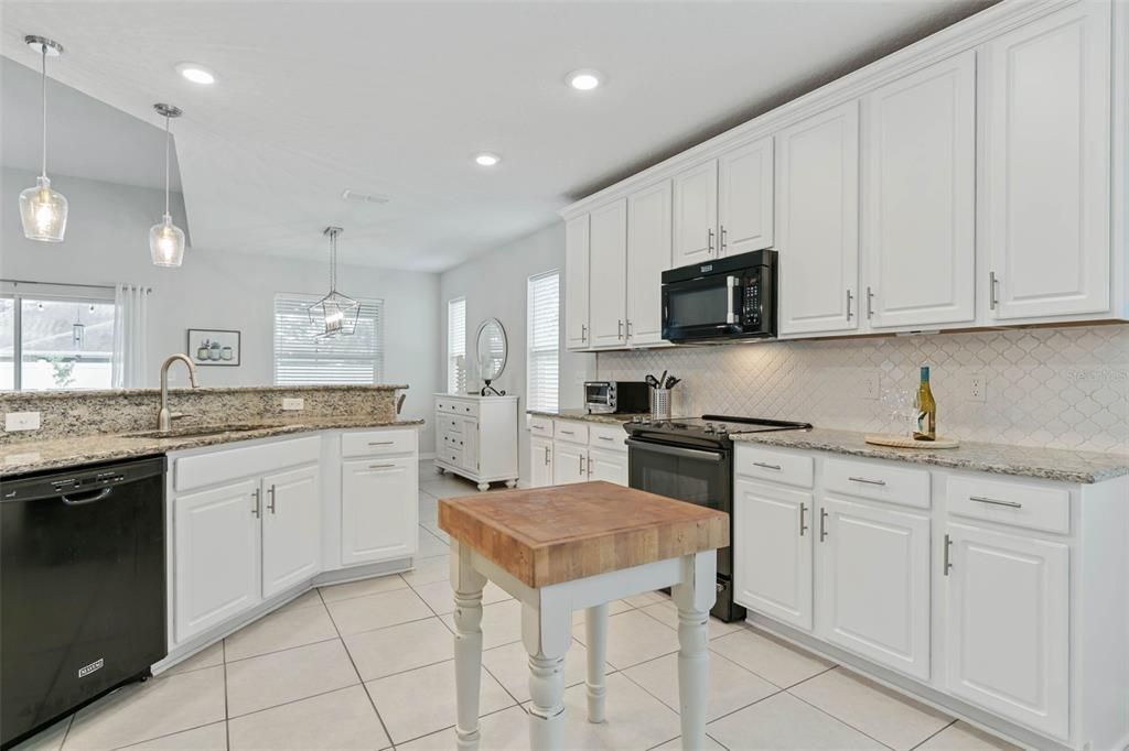 For Sale: $399,900 (3 beds, 2 baths, 1881 Square Feet)