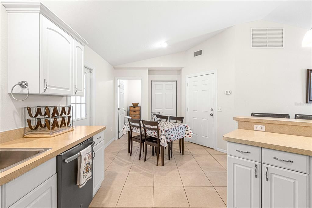 Active With Contract: $214,900 (3 beds, 2 baths, 1108 Square Feet)