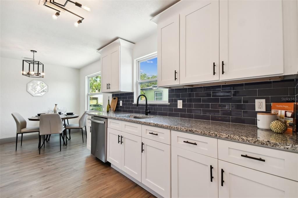 Active With Contract: $284,900 (3 beds, 1 baths, 992 Square Feet)