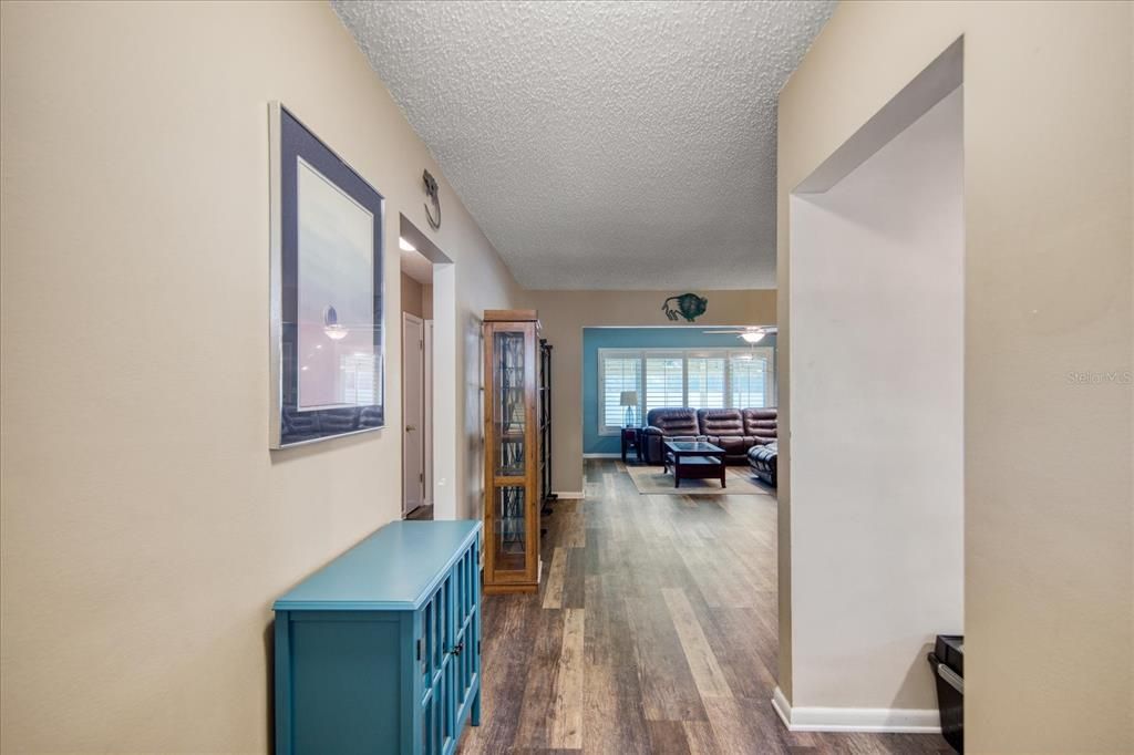 For Sale: $455,000 (3 beds, 2 baths, 1731 Square Feet)